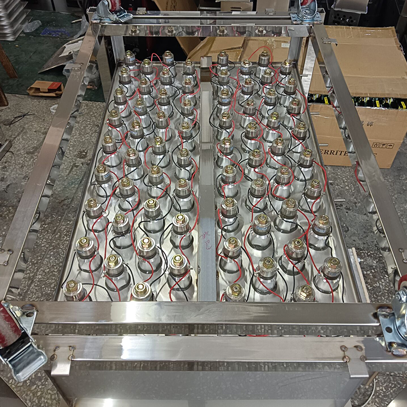 Piezoelectric ultrasonic transducer applications for industrial ultrasonic cleaning, precision parts cleaning, laboratory equipment, and manufacturing processes.